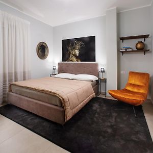 Camera grande con letto king size
